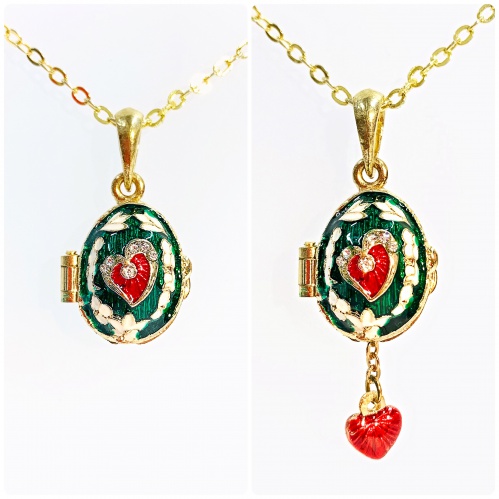 Pendant with a surprise heart green