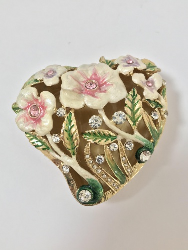 Casket ''Heart'' with Flowers photo 2