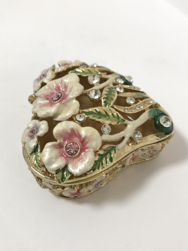 Casket ''Heart'' with Flowers photo 4